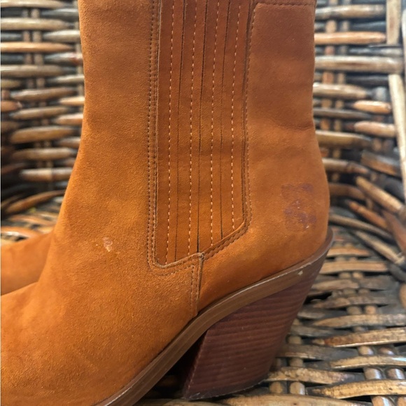 Vince Camuto Ackella caramel suede heeled Western boots in size 8 - Picture 7 of 13